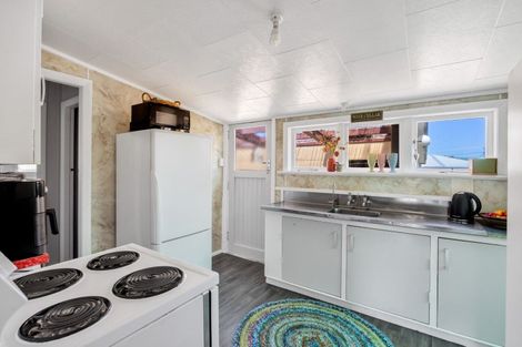 Photo of property in 68 Domett Street, Opunake, 4616