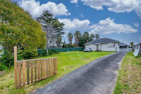 Photo of property in 5 Toru Street, Te Atatu Peninsula, Auckland, 0610