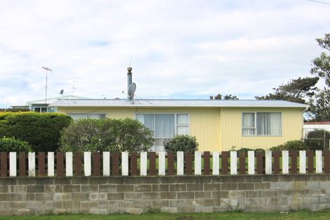 Photo of property in 3 Shortt Street, Foxton Beach, Foxton, 4815
