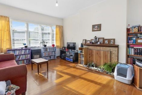 Photo of property in 5 Purser Grove, Fairfield, Lower Hutt, 5011