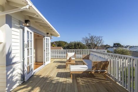Photo of property in 16 Bulteel Street, New Plymouth, 4310