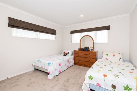 Photo of property in 19 Bordeaux Parade, Te Atatu South, Auckland, 0610