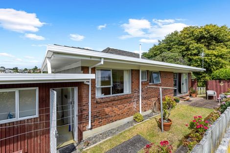 Photo of property in 1/15 Battle Place, Glenfield, Auckland, 0629