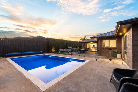 Photo of property in 14 Will Street, Huapai, Kumeu, 0810