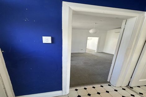 Photo of property in 75 Apu Crescent, Lyall Bay, Wellington, 6022