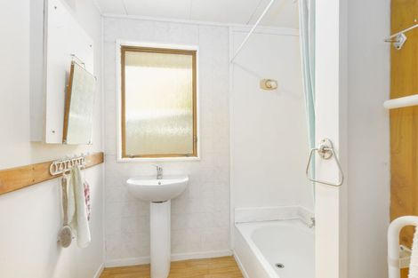 Photo of property in 12 Moa Road, Raumati Beach, Paraparaumu, 5032