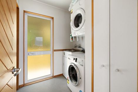 Photo of property in 32 Avalon Crescent, Fernhill, Queenstown, 9300