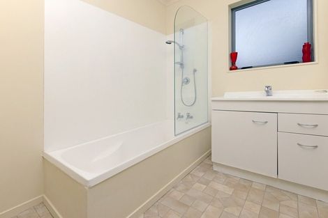 Photo of property in 17 Liddesdale Place, Papakura, 2110