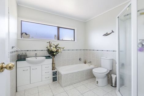 Photo of property in 3/283 Glenfield Road, Glenfield, Auckland, 0629
