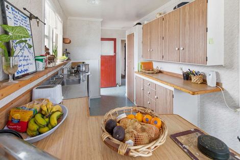 Photo of property in 4 Omori Place, Castlecliff, Whanganui, 4501