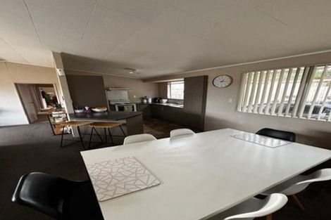 Photo of property in 121 Sunnyside Road, Sunnyvale, Auckland, 0612