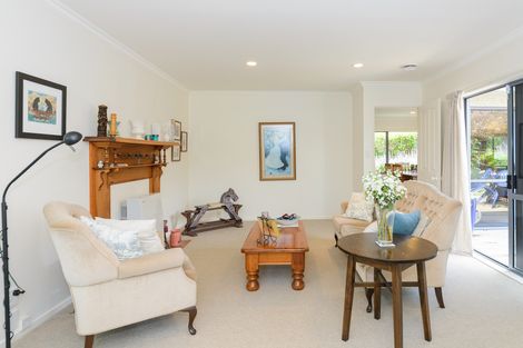 Photo of property in 24 Greenwood Place, Fitzherbert, Palmerston North, 4410