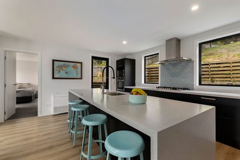 Photo of property in 15a Mackinnon Terrace, Sunshine Bay, Queenstown, 9300