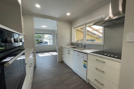 Photo of property in 8 Tatariki Street, Rosehill, Papakura, 2113