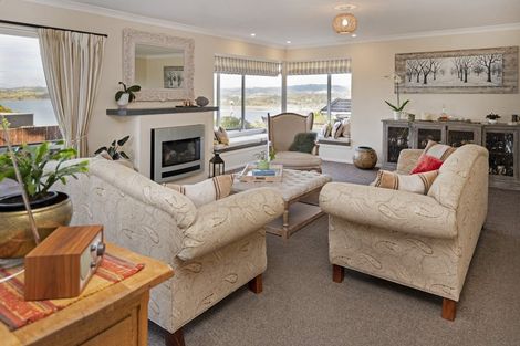 Photo of property in 3 Pounamu Place, Shelly Park, Auckland, 2014