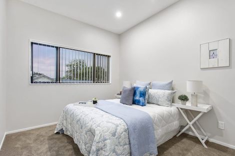 Photo of property in 13 Millcroft Lane, Ranui, Auckland, 0612