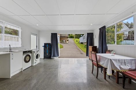 Photo of property in 78 Howard Road, Orere Point, Papakura, 2585