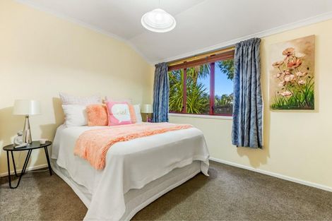 Photo of property in 9 Queen Natalie Place, Massey, Auckland, 0614