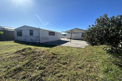 Photo of property in 4 Convair Crescent, Mangere, Auckland, 2022