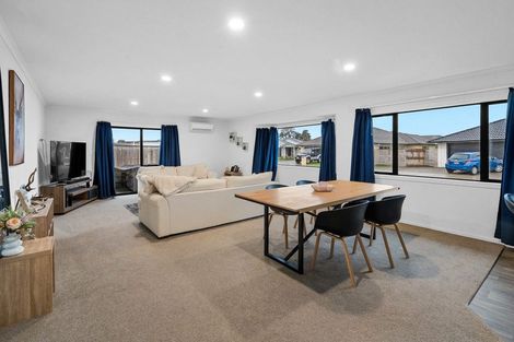 Photo of property in 1 Molesworth Street, Carterton, 5713