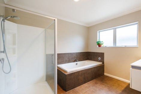 Photo of property in 5 Manhattan Court, Kelvin Grove, Palmerston North, 4414