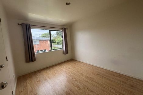 Photo of property in 2/5 Kilham Avenue, Northcote, Auckland, 0627