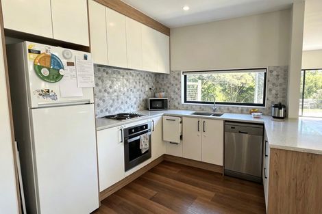 Photo of property in 1 Korokio Lane, Henderson, Auckland, 0612