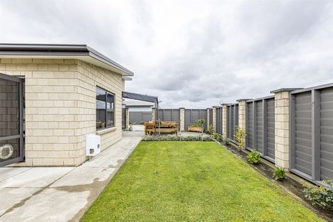 Photo of property in 23 Chestnut Close, Kelvin Grove, Palmerston North, 4414