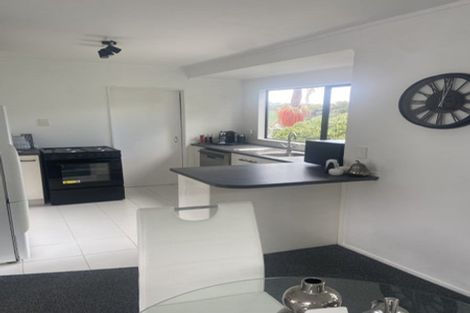 Photo of property in 2/15 Valecrest Place, Bayview, Auckland, 0629