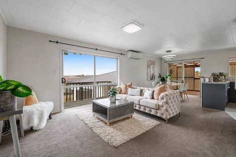 Photo of property in 10 Santiago Crescent, Unsworth Heights, Auckland, 0632