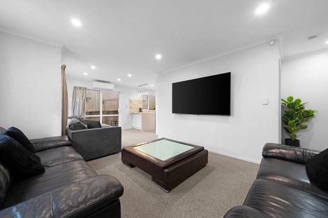 Photo of property in 13 Orona Way, Papatoetoe, Auckland, 2025