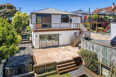 Photo of property in 28 Cliffs Road, Saint Clair, Dunedin, 9012