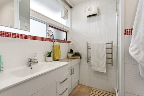 Photo of property in 81 Seaview Road, Paremata, Porirua, 5024