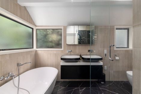 Photo of property in 2 Cannon Hill Crescent, Mount Pleasant, Christchurch, 8081