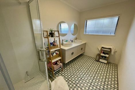 Photo of property in 27 Guthrie Street, Waterloo, Lower Hutt, 5011