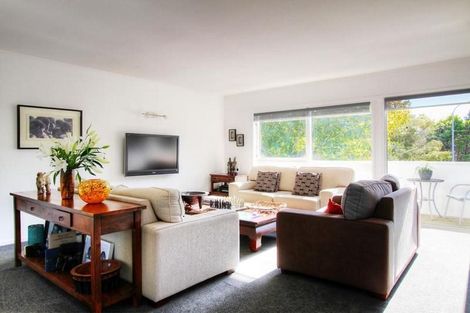 Photo of property in 4 Chatswood Grove, Chatswood, Auckland, 0626