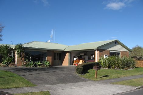 Photo of property in 8 Greenough Place, Rototuna, Hamilton, 3210