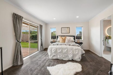 Photo of property in 6 Fulmar Way, Unsworth Heights, Auckland, 0632