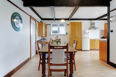 Photo of property in 81 Kiwi Esplanade, Mangere Bridge, Auckland, 2022