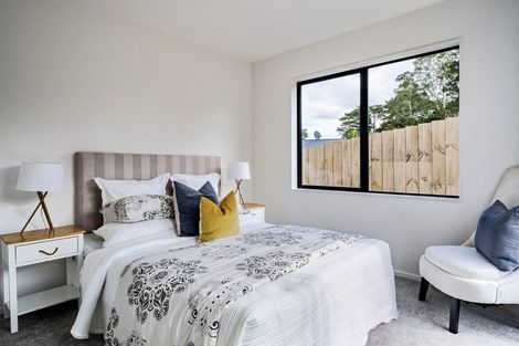 Photo of property in 18a Edgware Road, West Harbour, Auckland, 0618