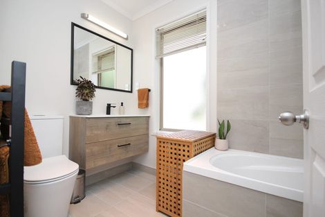 Photo of property in 17 West Hoe Heights, Orewa, 0931