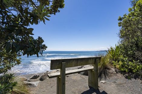 Photo of property in 51 Fifth Avenue, Urenui, 4377