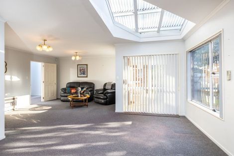 Photo of property in 3a Kinross Drive, Merrilands, New Plymouth, 4312