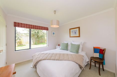 Photo of property in 24 Greenwood Place, Fitzherbert, Palmerston North, 4410