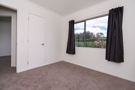 Photo of property in 37 Waikawa Beach Road, Manakau, Levin, 5573