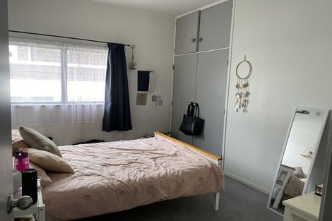 Photo of property in 1/7 Colmar Road, Mellons Bay, Auckland, 2014