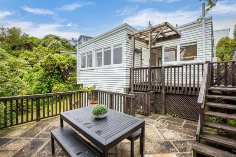 Photo of property in 142 The Ridgeway, Mornington, Wellington, 6021