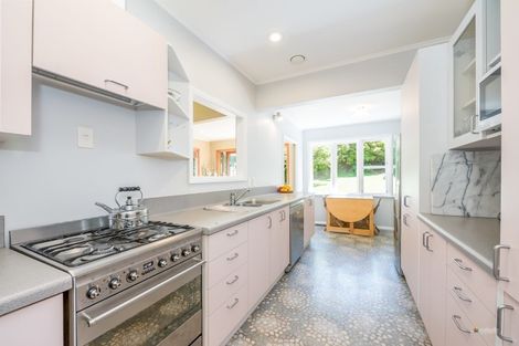 Photo of property in 71 Maungaraki Road, Korokoro, Lower Hutt, 5012