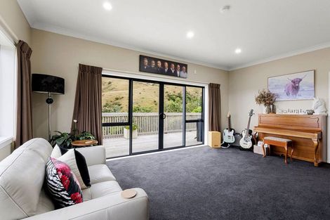 Photo of property in 17 Gifford Grove, Churton Park, Wellington, 6037
