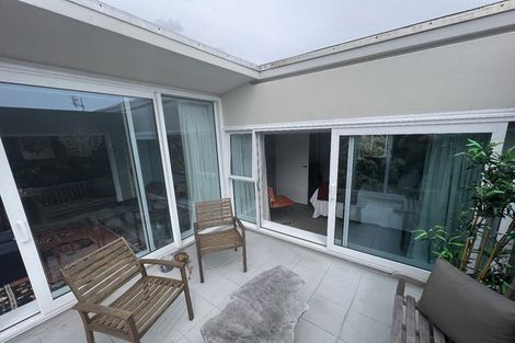 Photo of property in Kingsgate Flats, 10 Austin Street, Mount Victoria, Wellington, 6011